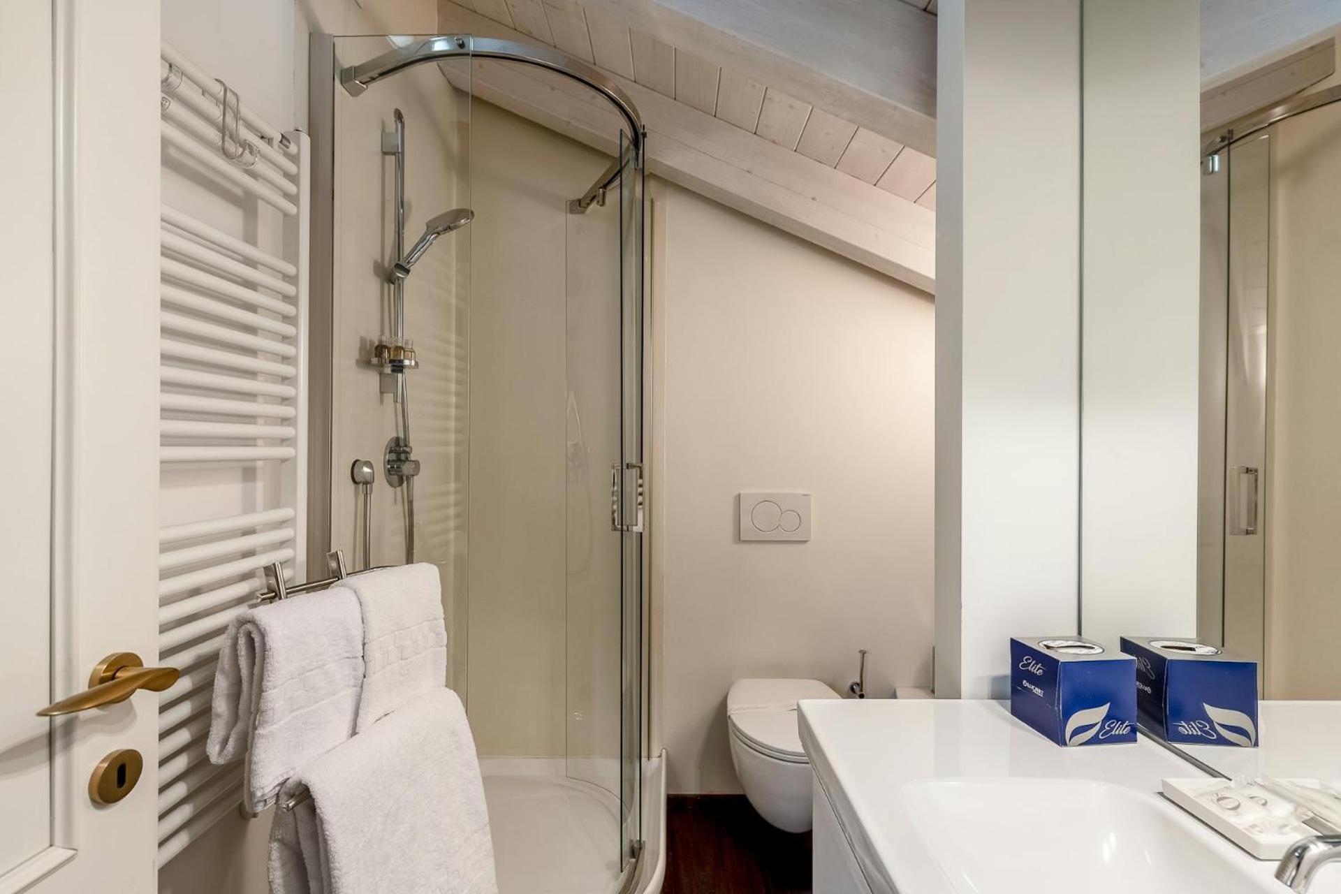 Readmyhostprofile! Luxury 4 Bedroom Penthouse Near Duomo Apartment