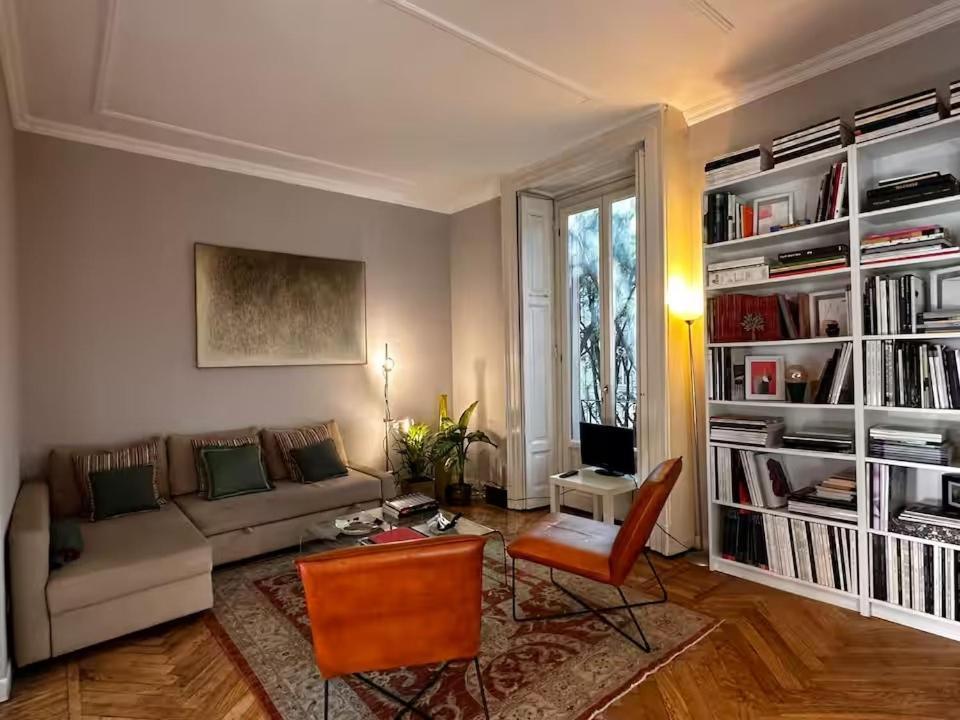 Readmyhostprofile! Luxury 4 Bedroom Penthouse Near Duomo Apartment *