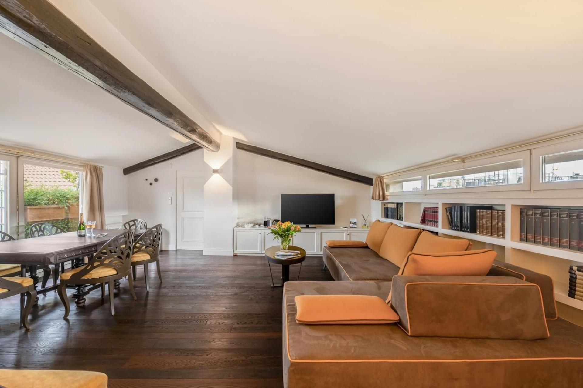 Readmyhostprofile! Luxury 4 Bedroom Penthouse Near Duomo Apartment Milan