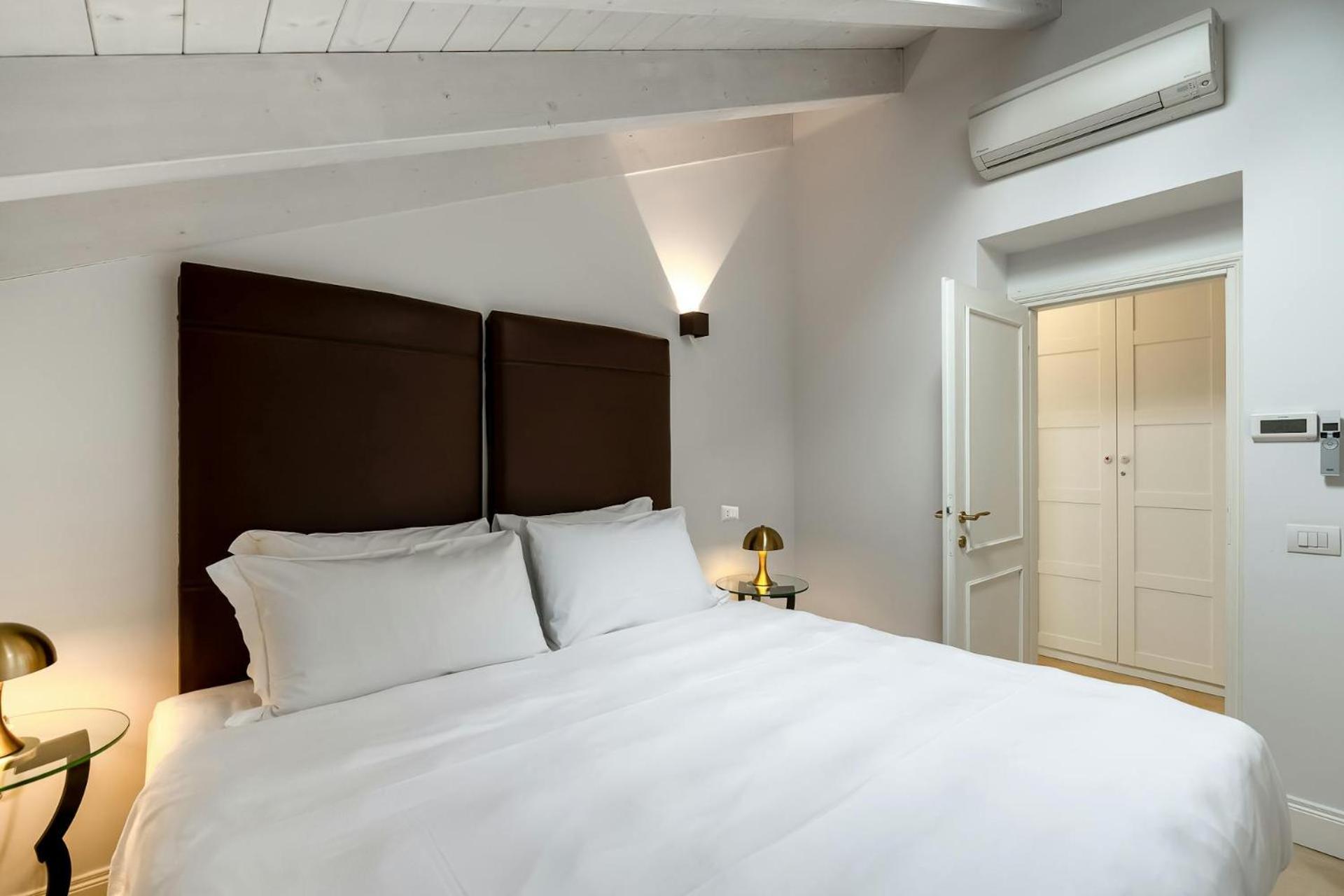 Readmyhostprofile! Luxury 4 Bedroom Penthouse Near Duomo Milan