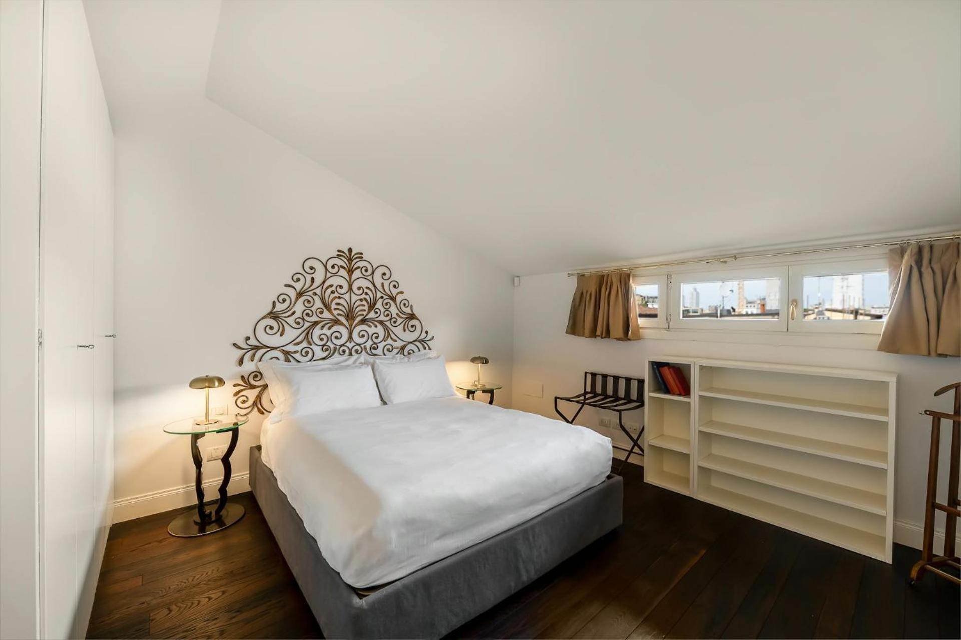 Readmyhostprofile! Luxury 4 Bedroom Penthouse Near Duomo Apartment Milan