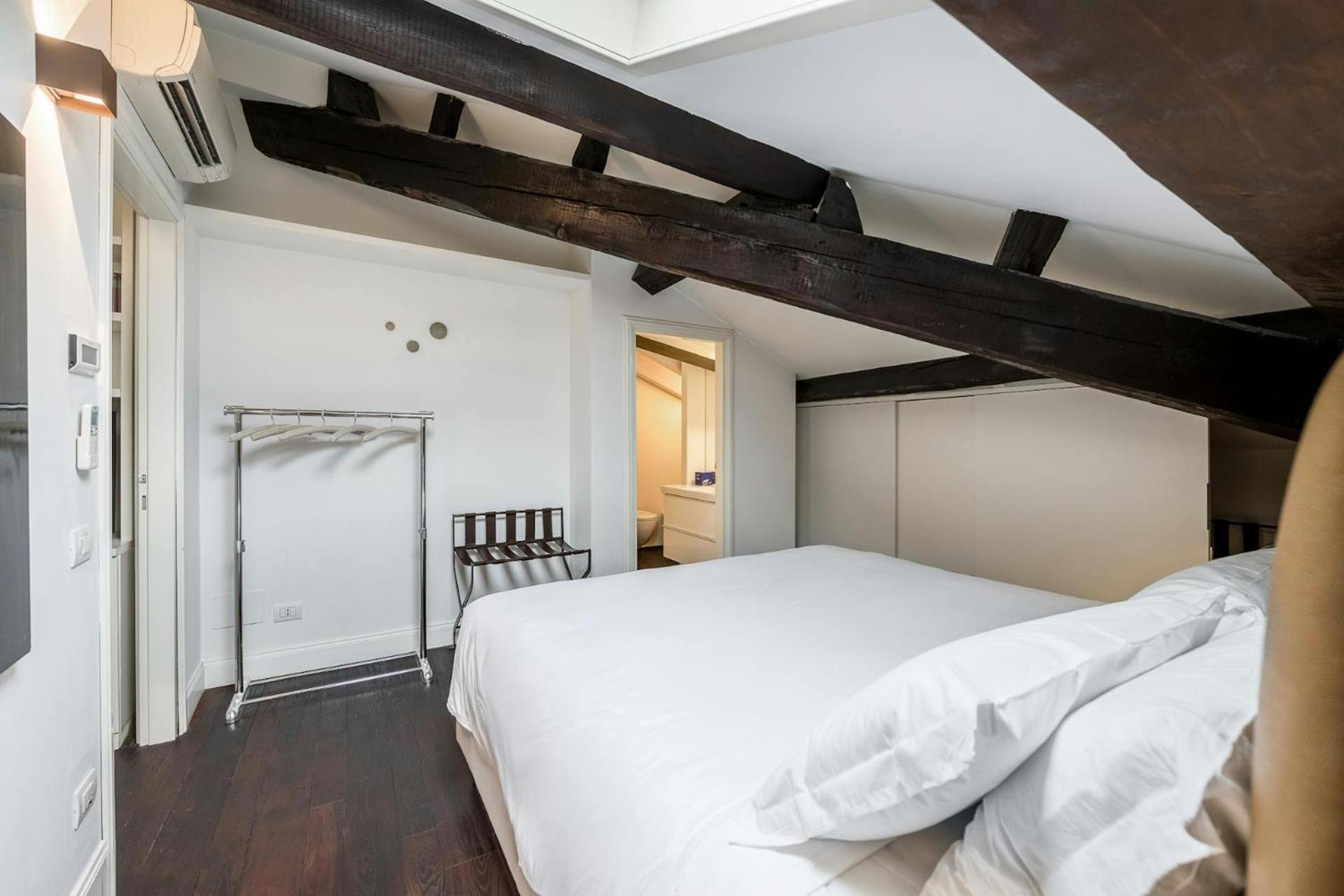 Readmyhostprofile! Luxury 4 Bedroom Penthouse Near Duomo * Milan
