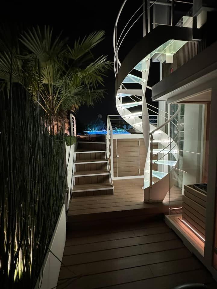 Readmyhostprofile! Luxury 4 Bedroom Penthouse Near Duomo Apartment Milan