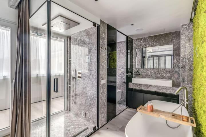 Readmyhostprofile! Luxury 4 Bedroom Penthouse Near Duomo *